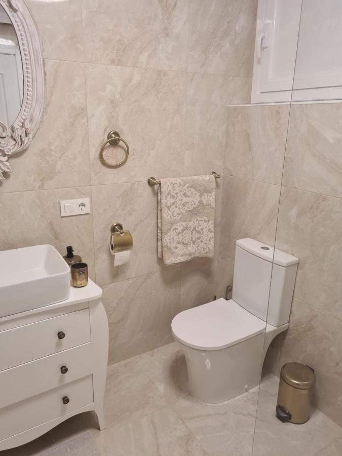 Retro 1 Bedroom *