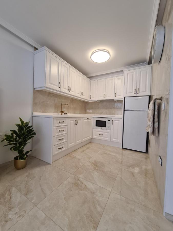 Retro 1 Bedroom Apartment *