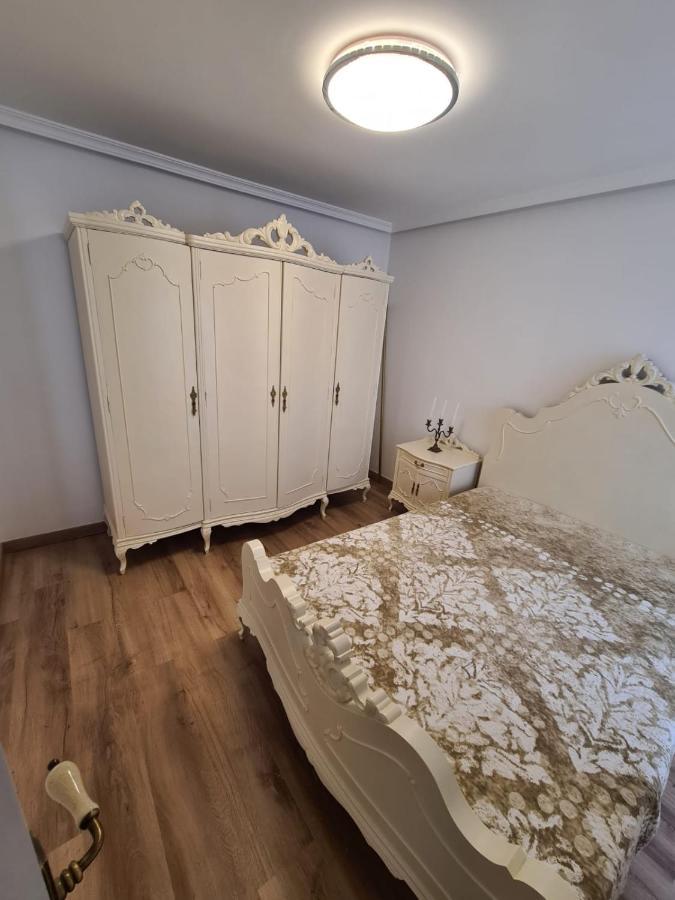Retro 1 Bedroom Apartament